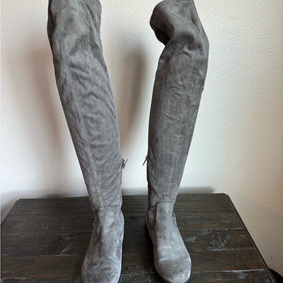 Kenneth Cole Reaction - Knee High boot. Size 8. - Picture 2 of 8